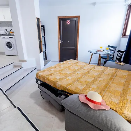 1j. Cozy Flores With Pool Apartament *