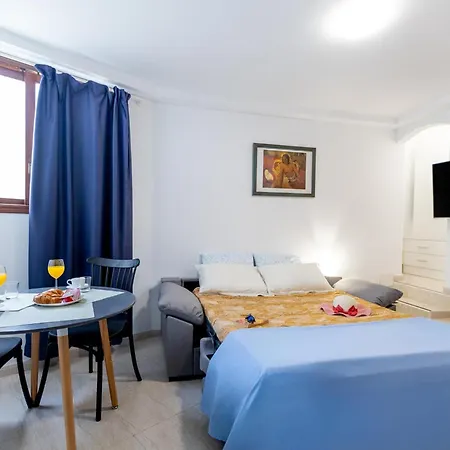 Apartment 1j. Cozy Flores With Pool