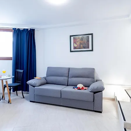 アパート 1j. Cozy Flores With Pool